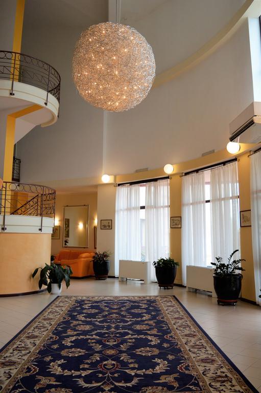 Rodia Inn Ористано Екстериор снимка