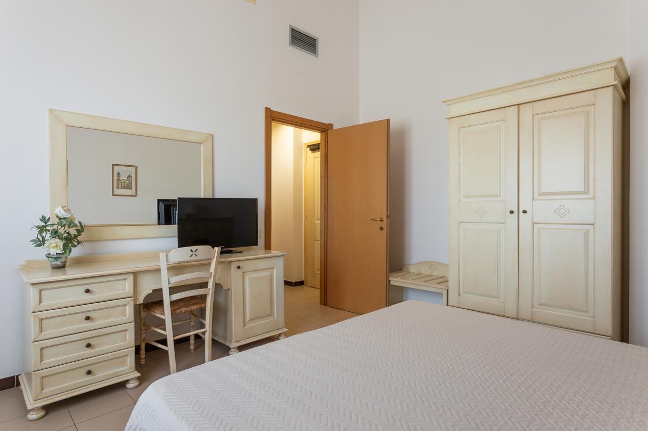Rodia Inn Ористано Екстериор снимка