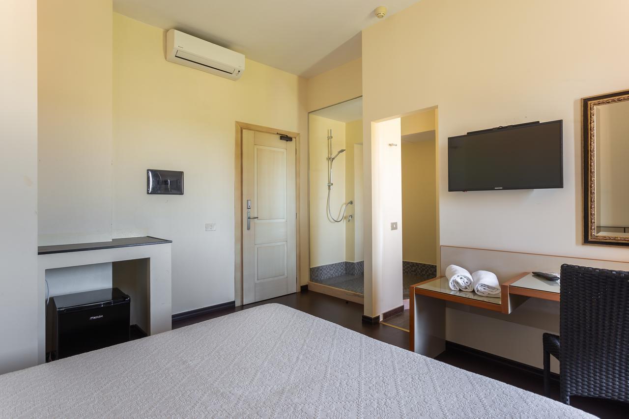 Rodia Inn Ористано Екстериор снимка