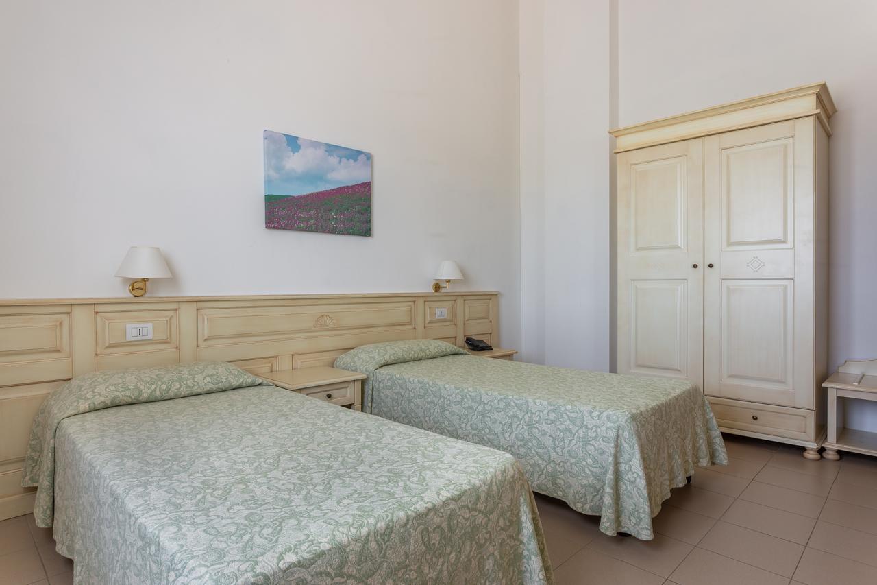 Rodia Inn Ористано Екстериор снимка