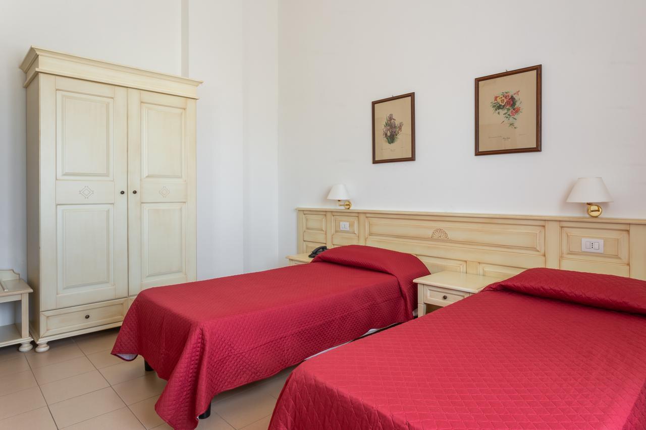Rodia Inn Ористано Екстериор снимка