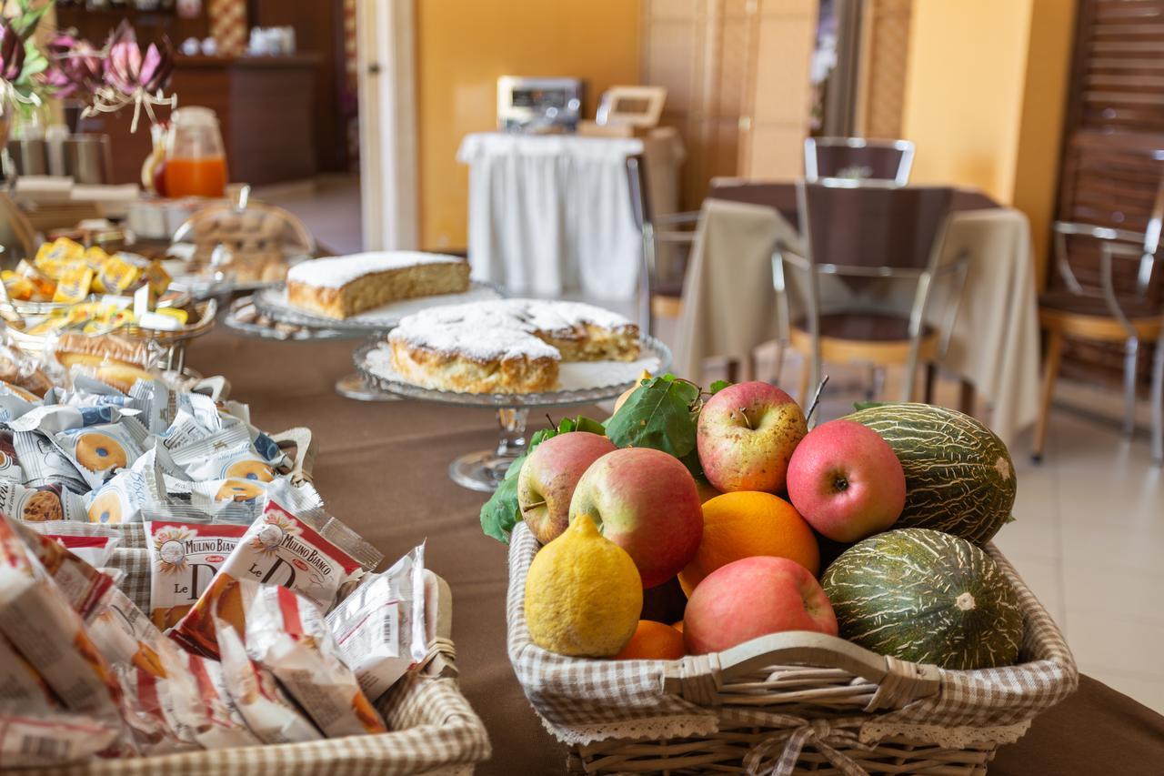 Rodia Inn Ористано Екстериор снимка