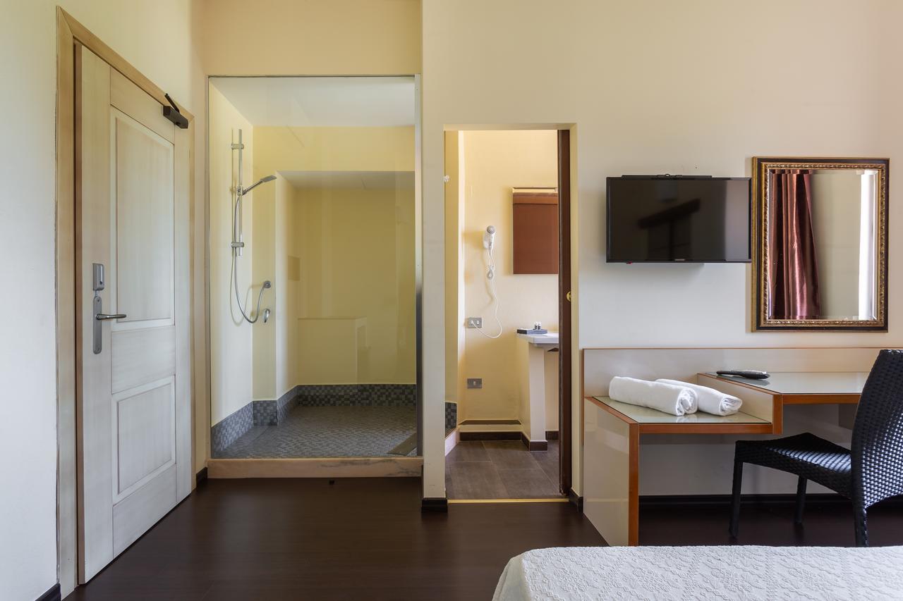 Rodia Inn Ористано Екстериор снимка