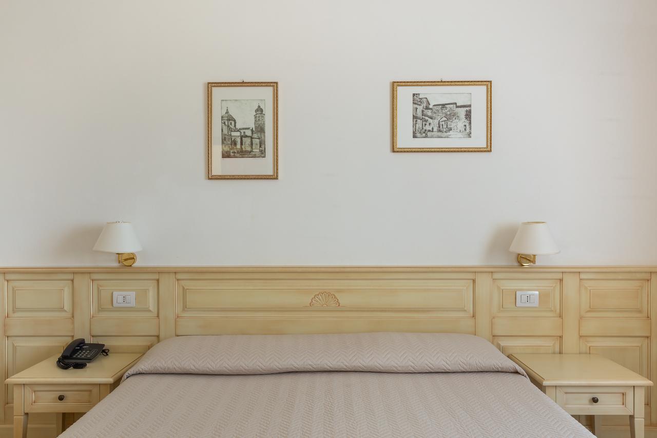 Rodia Inn Ористано Екстериор снимка