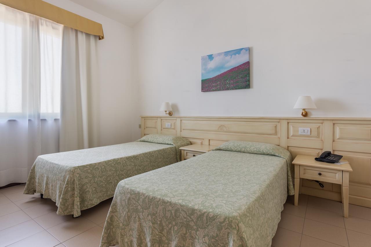 Rodia Inn Ористано Екстериор снимка