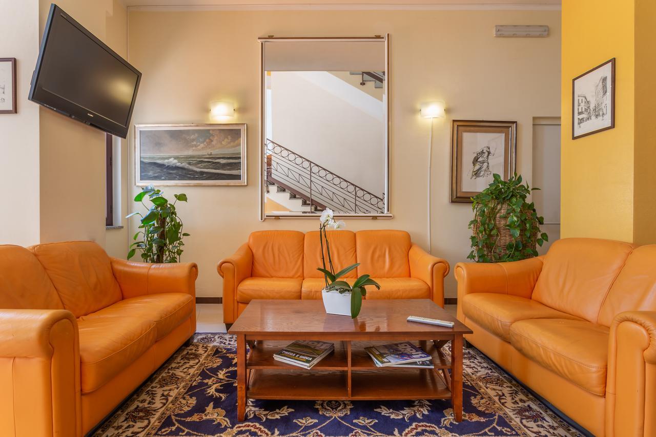 Rodia Inn Ористано Екстериор снимка