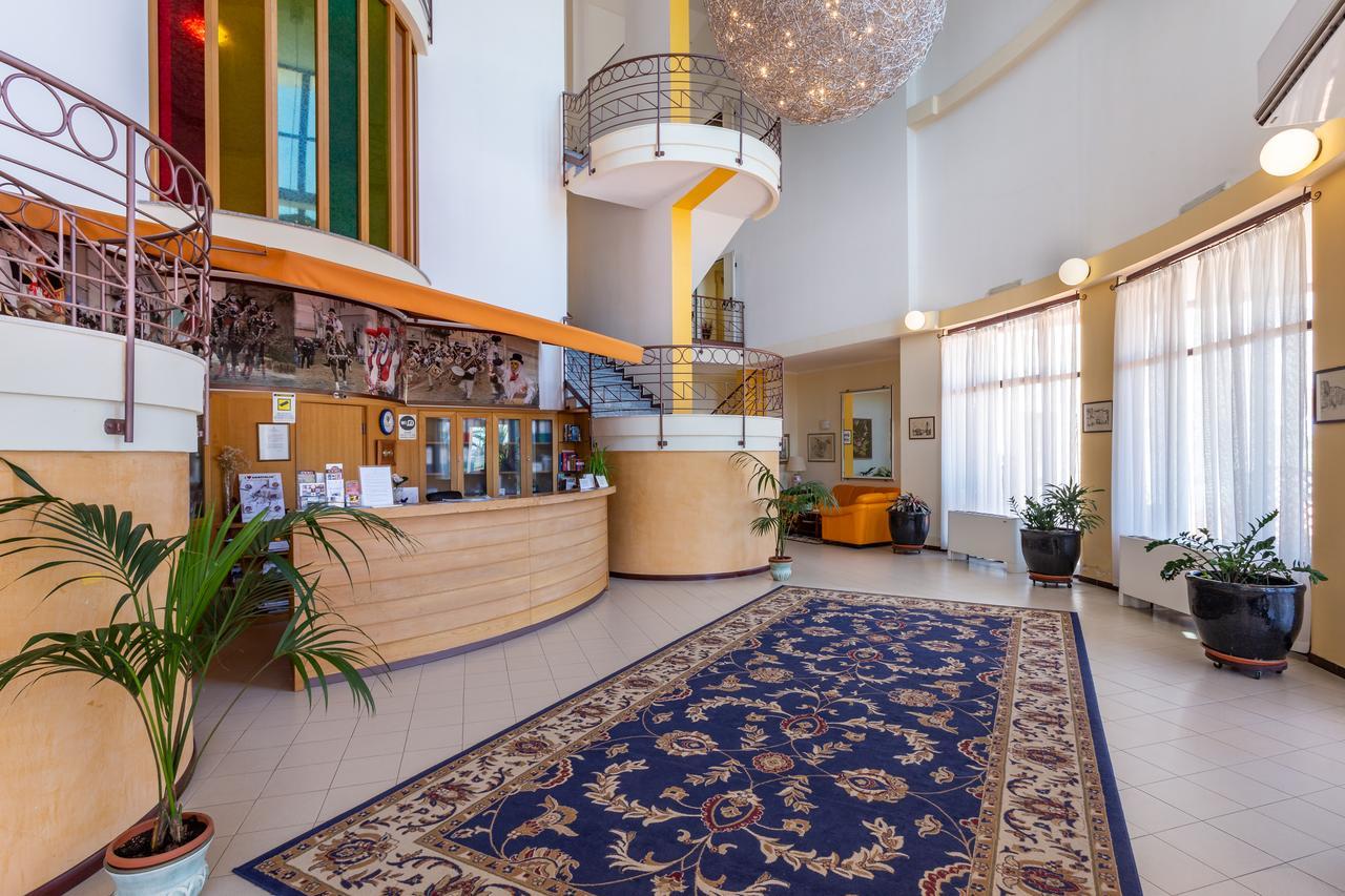 Rodia Inn Ористано Екстериор снимка