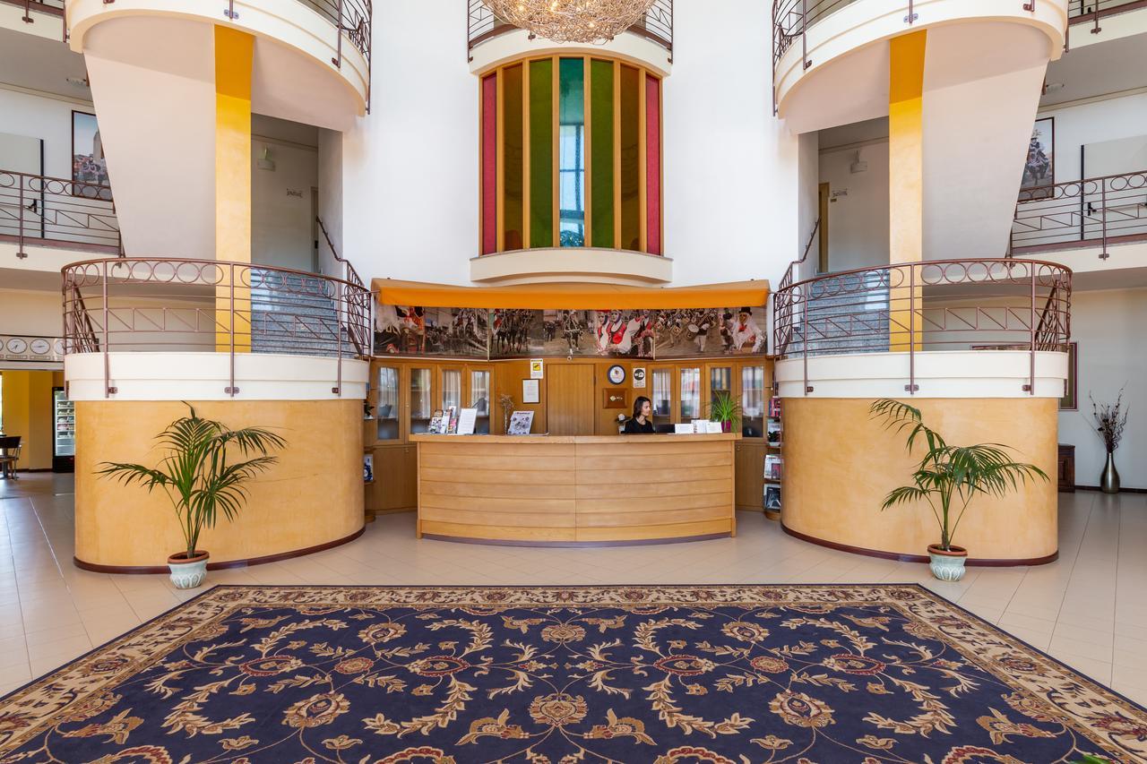 Rodia Inn Ористано Екстериор снимка