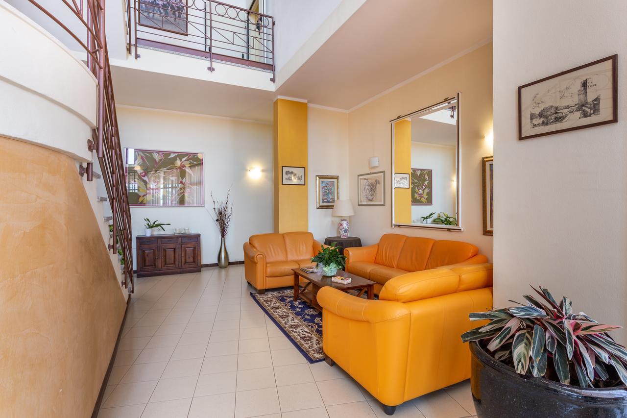 Rodia Inn Ористано Екстериор снимка