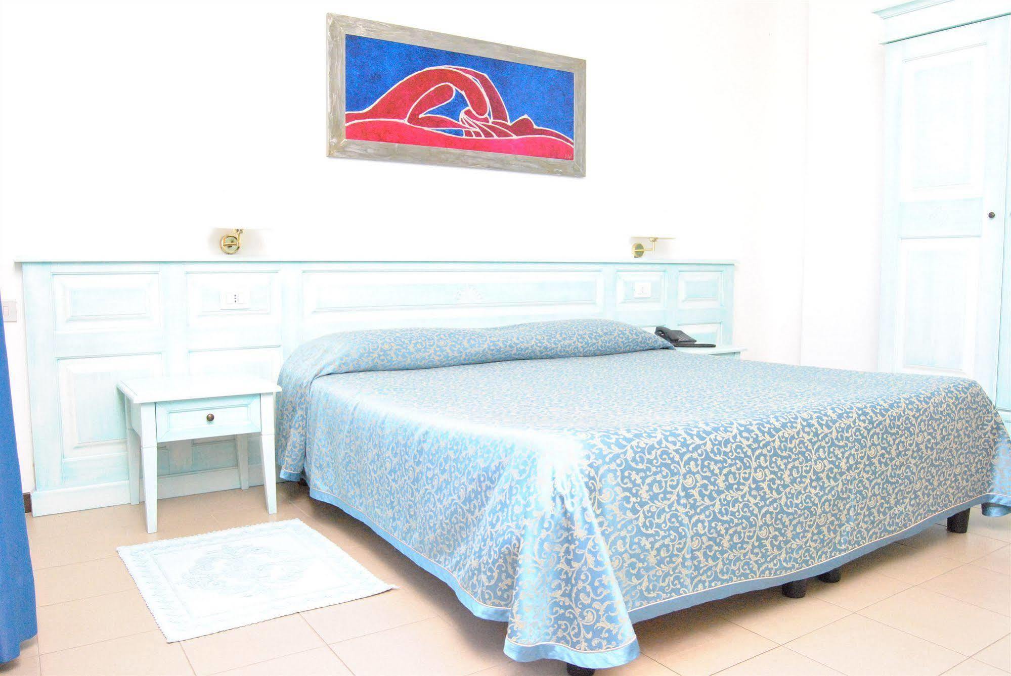 Rodia Inn Ористано Екстериор снимка